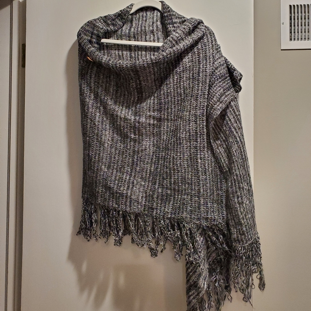 ONE SIZE FITS ALL Cozy and Comfortable Shawl